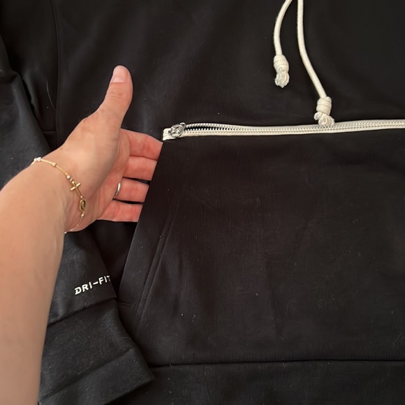 Nike Hoodie. Size M - Picture 3 of 7